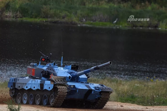 “坦克兩項”半決賽中國小組奪魁，“海上登陸”接力賽暫居第一